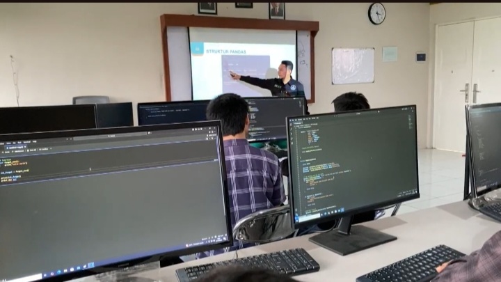 Laboratorium S1 Informatika